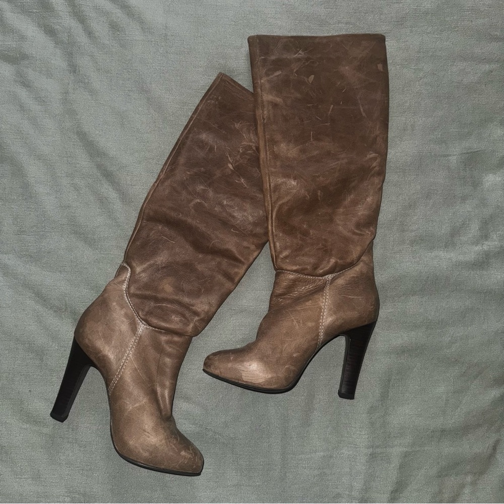 Elegant Tan Heeled Boots